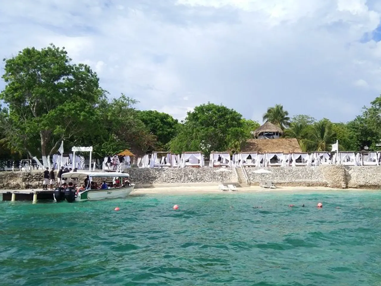 Bora Bora Beach Club - Classy Cartagena